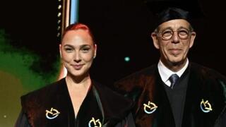 גל גדות לצד פרופ' אריה צבן