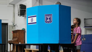 לגוש נתניהו 53 מנדטים, לשינוי 48 - ולערביות 19