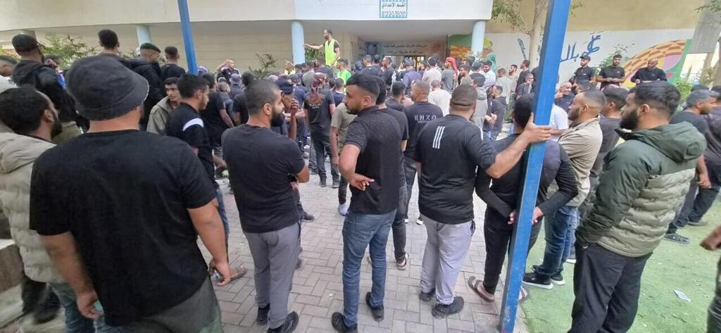 Long lines outside of a polling station in the Bedouin town of Segev Shalom (Photo: Herzl Yosef) יישוב בדואי שגב שלום