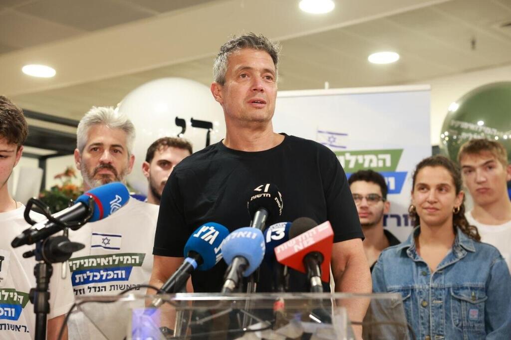 Yoaz Hendel at his elections headquarters (Photo: Dana Kopel) הנדל