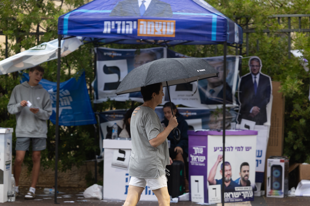 Rain in Jerusalem (Photo: Alex Kolomoisky) ירושלים