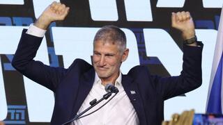 גולן על בימת המטה