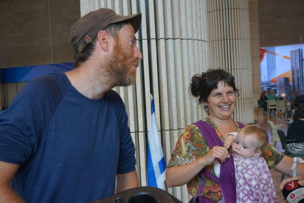 מירב בן שמחון רוטשטיין, הגיעה לארץ במיוחד ע"מ להצביע בבחירות לכנסת ה 26