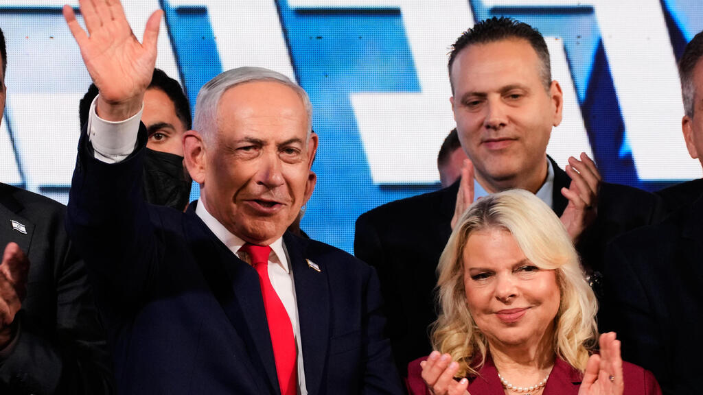 Benjamin Netanyahu addresses supporters after the election results. His bloc gained votes, but at a far slower pace than the opposition and Arab parties (Photo: AP Photo/Ohad Zwigenberg) נאום יו"ר הליכוד בנימין נתניהו