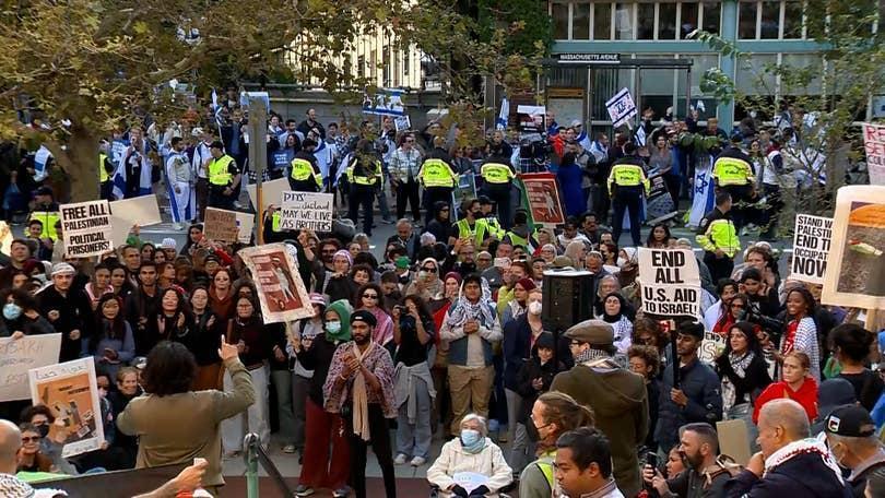 Pro-Palestinian demonstration in Cambridge (Photo: From social media) קיימברידג' אישרה ברוב דחוק החלטה לקדם משיכת השקעות מקרנות הפנסיה