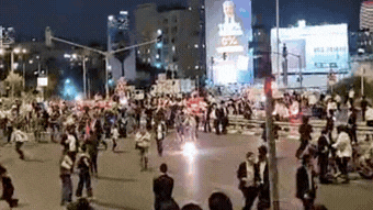 עימותים בהפגנת חרדים ליד כביש 4, שוטר נפצע מאבן
