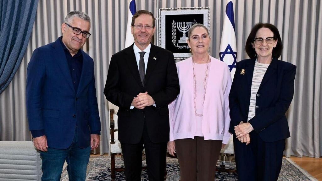בקי כספי, סגנית נשיא בכירה בפדרציות היהודיות של צפון אמריקה, נשיא במדינה יצחק הרצוג ורעייתו מיכל ואייל בן-חיים, משנה למנכ״ל קבוצת ישראכרט