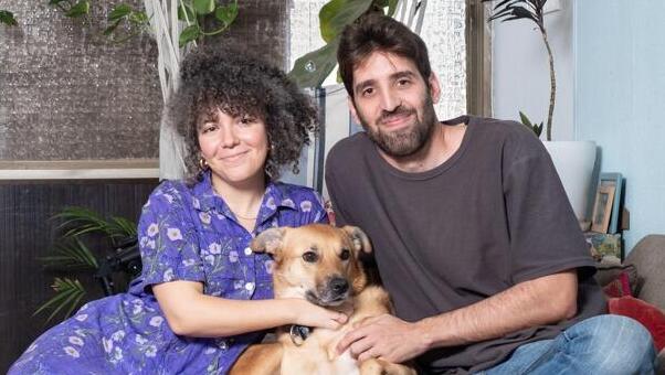משפחת בר שירה - על הספה