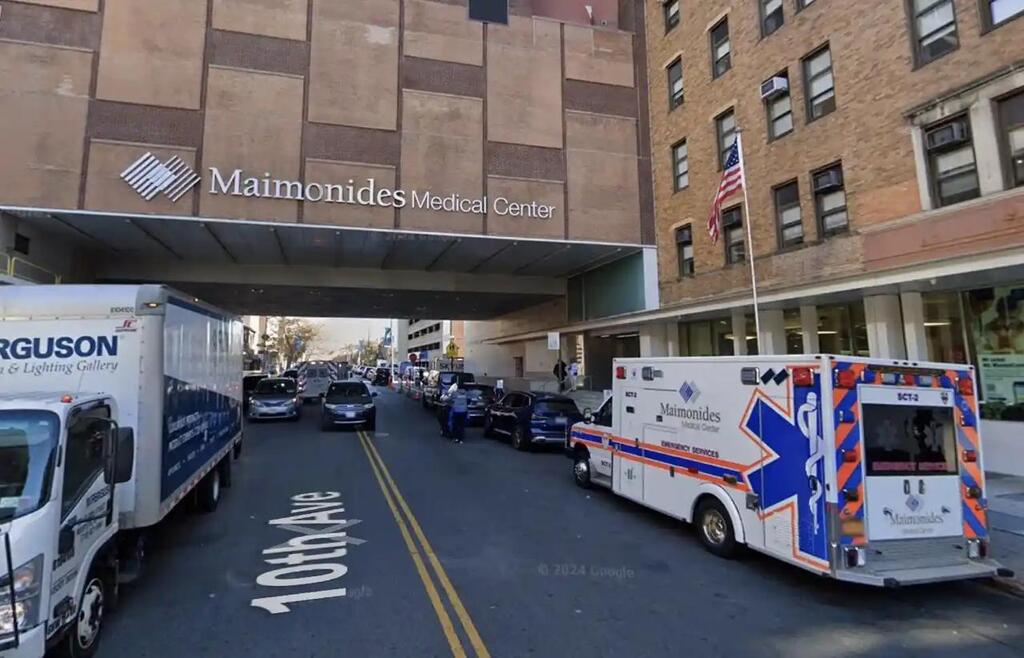 Hospital officials have warned of substantial doubt about Maimonides' ability to continue operating over the next year without a solution (Photo: Maimonides Emergency Medicine) בית החולים מיימונידס, בלב השכונה החרדית בורו פארק בברוקלין