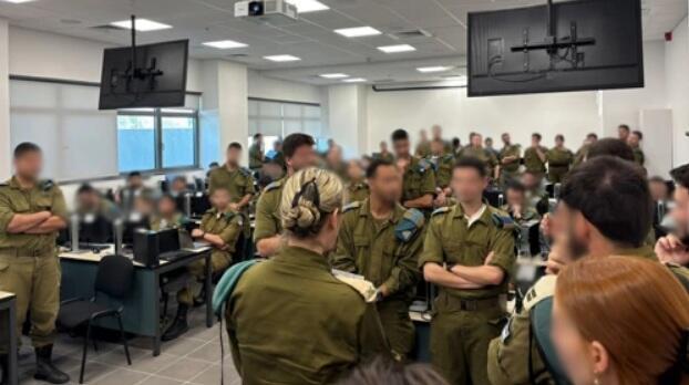 IDF technology cadets gather for a briefing during a cyberwarfare exercise involving simulated attacks and defensive operations (Photo: IDF) IDF technology cadets gather for a briefing during a cyberwarfare exercise involving simulated attacks and defensive operations