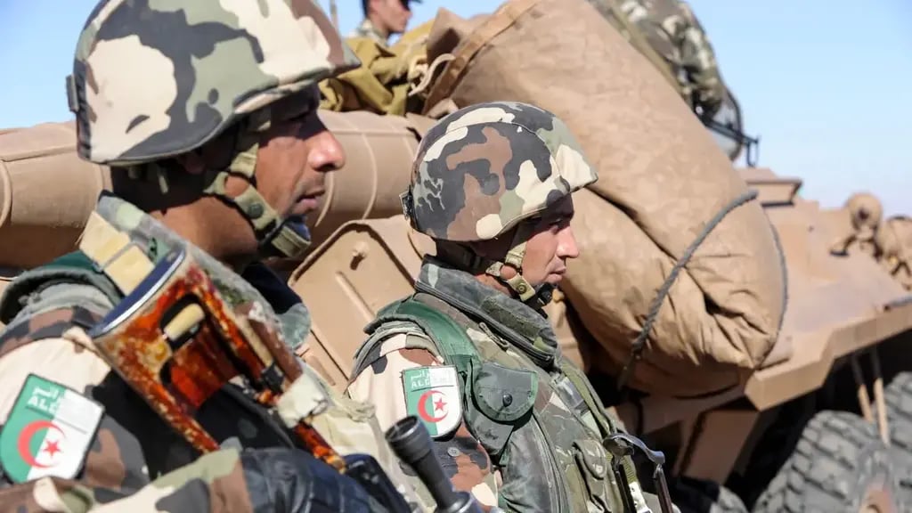 Algerian soldiers stand guard in In Amenas, southeast of the capital 