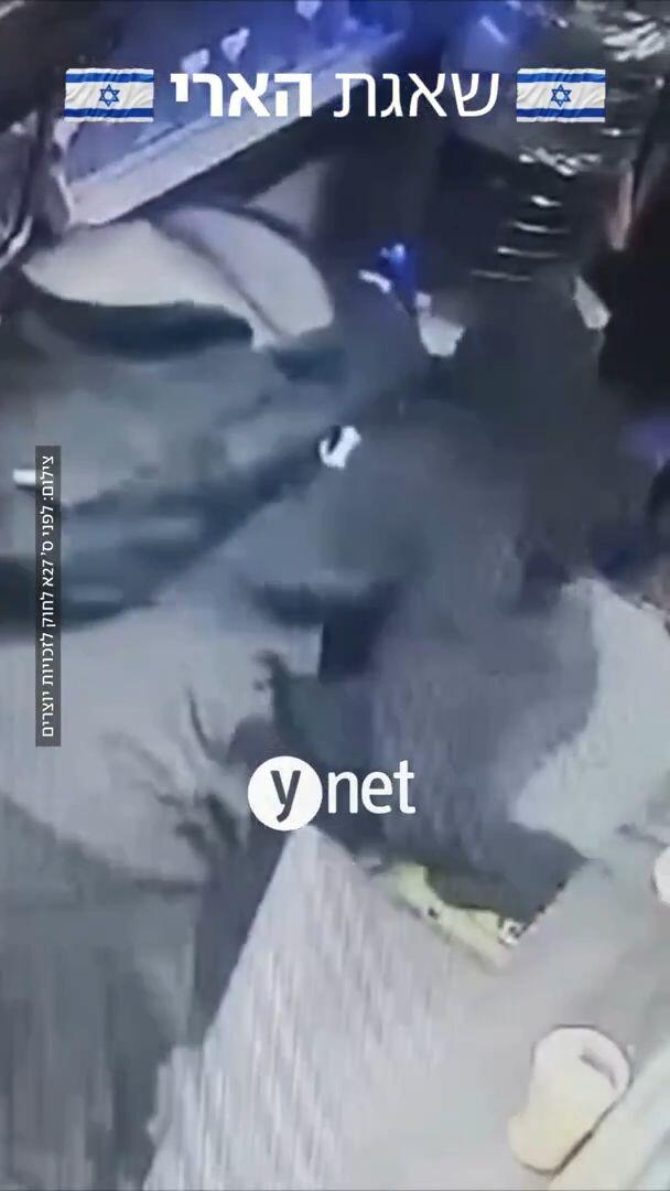 ביזה בזמן מלחמה: הדיירים והעובדים במקלט, הטיל פוגע -והפורצים חוגגים