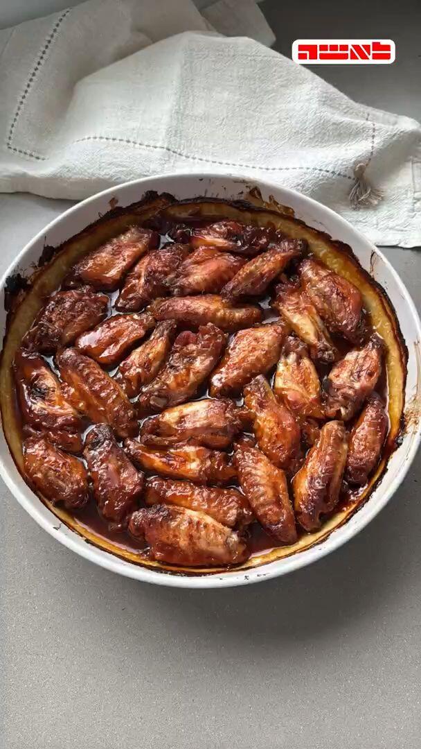 כנפי עוף מקורמלות בתנור משלושה מרכיבים בלבד