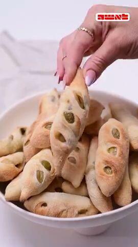 Mini baguette with olives&nbsp;