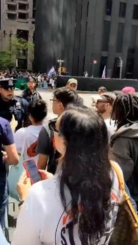 People trying to get to MoMA