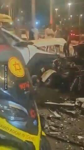 גבר נהרג בתאונה בכביש 2 סמוך למחלף חיפה, 2 נפצעו קשה