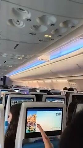 Flydubai’s Israeli passengers from Saudi Arabia sing, “The main thing is not to be afraid at all.”