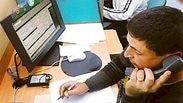 "מאתגר להשיג אותם בטלפון"