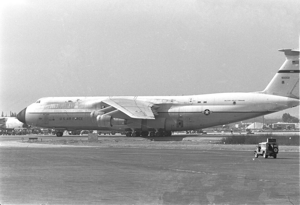 American Starlifter C-141 cargo plane arrives in Israel with military supplies during Yom Kippur War 