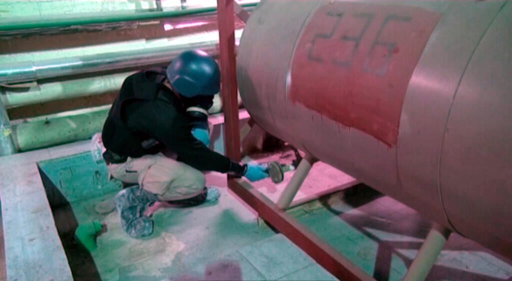 UN inspectors dismantle Syrian chemical weapons in 2013 (Photo: EPA) UN inspectors dismantle Syrian chemical weapons in 2013