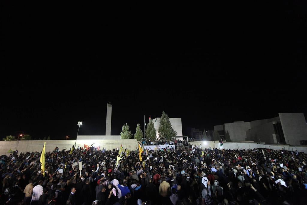 Palestinians in Ramallah welcome prisoners released from Israeli internment (Photo: Gil Yochanan) Palestinians in Ramallah welcome prisoners released from Israeli internment