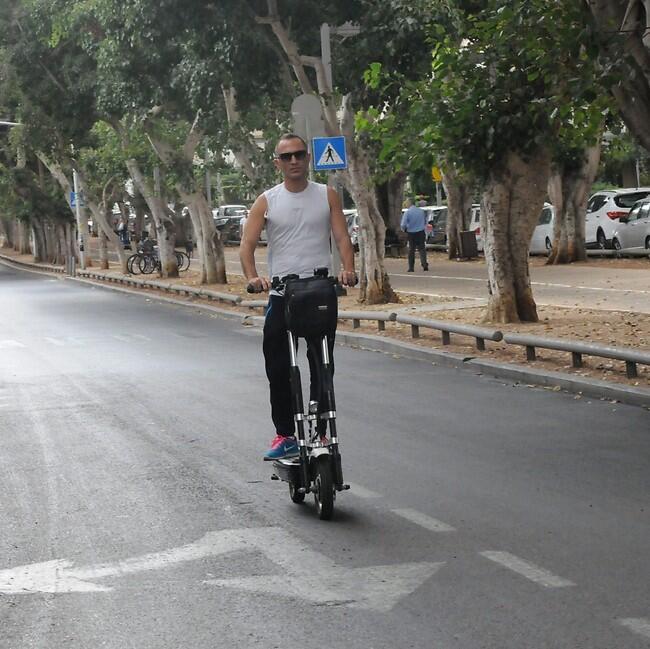 חתיך בשדרה. שלום מיכאלשווילי (ברק פכטר) חתיך בשדרה. שלום מיכאלשווילי