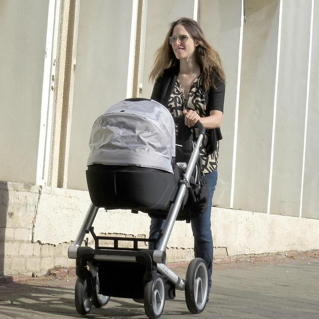 הוט מאמא. לוי והבייבי יונתן