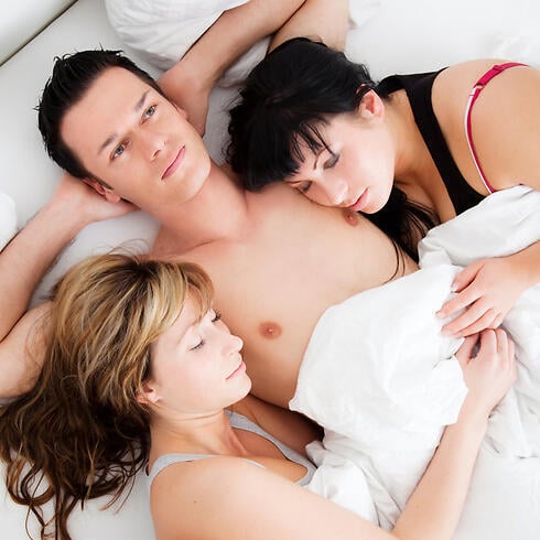 התנסות חד-פעמית שהפכה לקשר ממושך (צילום: shutterstock) התנסות חד-פעמית שהפכה לקשר ממושך
