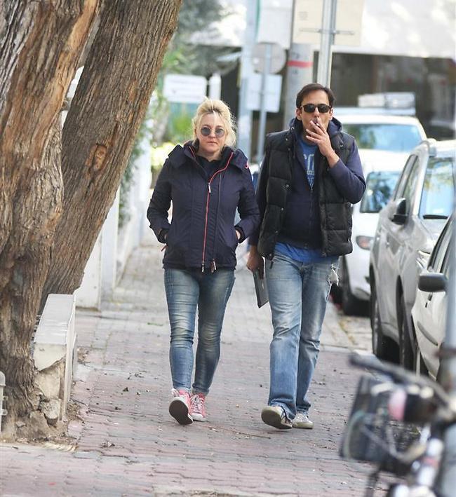 סיגריה זה הכי פאסה. אילן פלד ומיה דגן (צילום: מוטי לבטון) סיגריה זה הכי פאסה. אילן פלד ומיה דגן