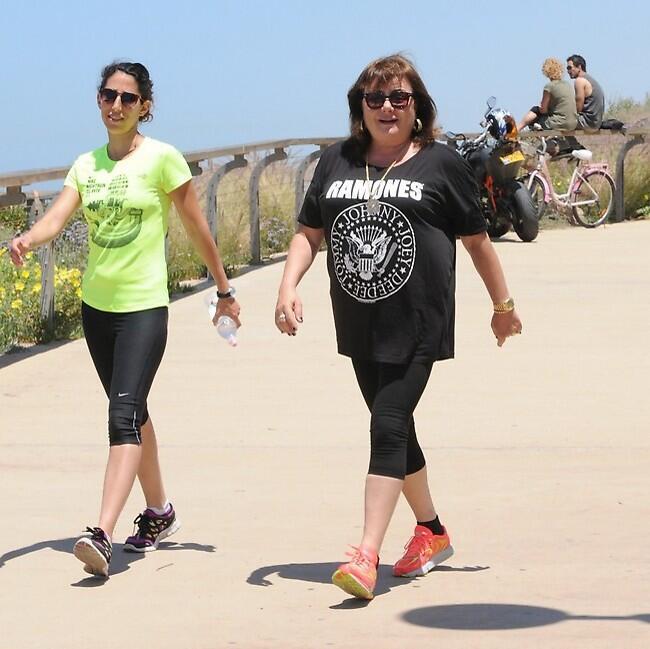 "כן המפקדת!". חנה לסלאו והמאמנת (צילום: ברק פכטר) "כן המפקדת!". חנה לסלאו והמאמנת