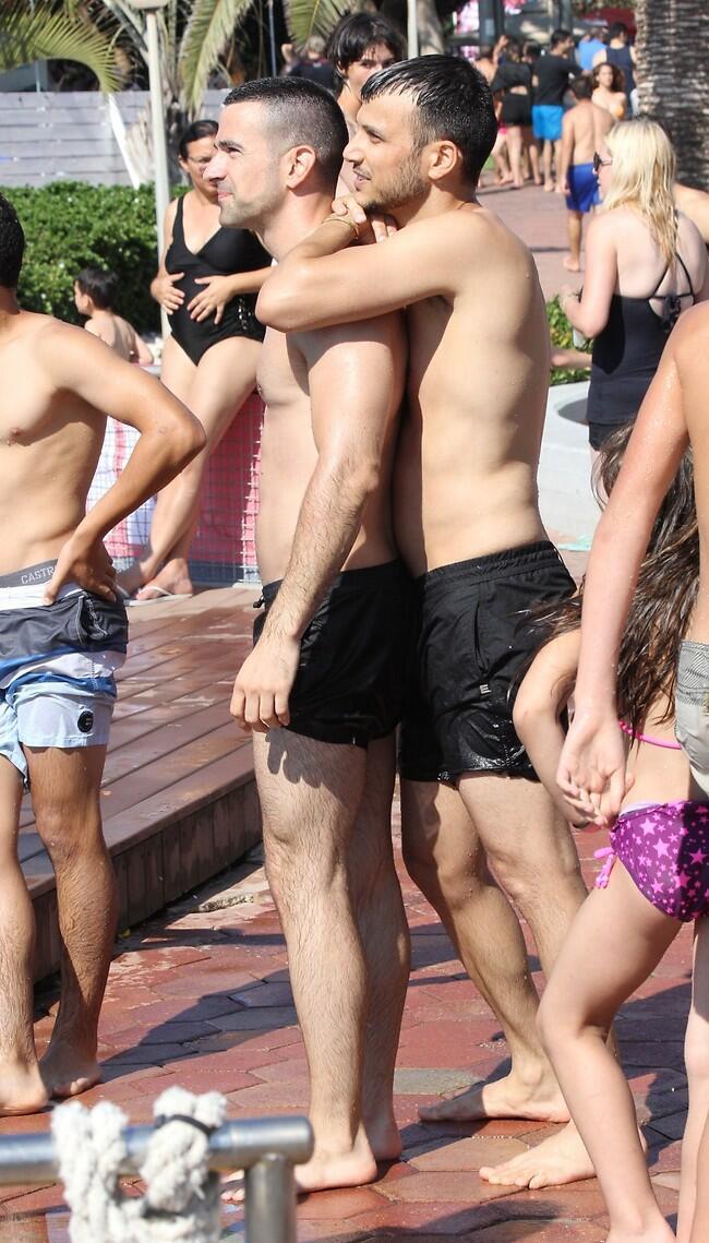 מאוהבים. עזר ואלברט