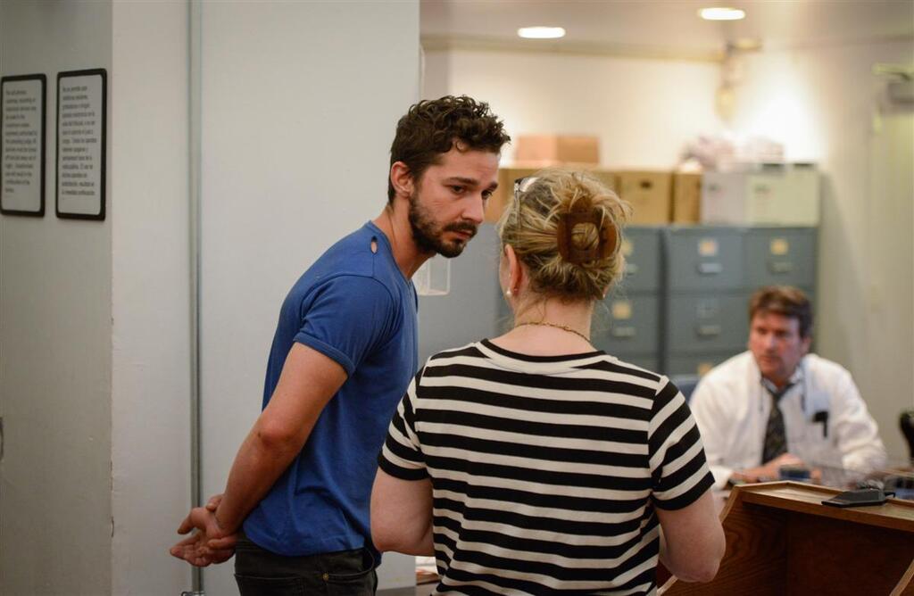 שיה לה באף במעצר (צילום: גטי איאמג'ס) שיה לה באף במעצר