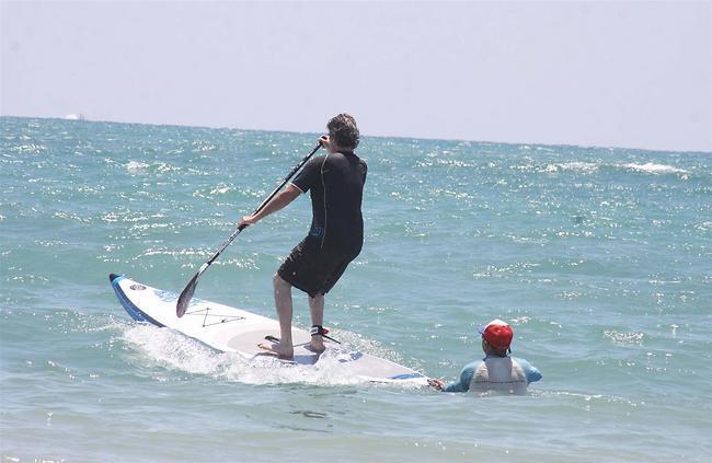 הנה התרוממתי, רגע, שניה (צילום: מוטי לבטון) הנה התרוממתי, רגע, שניה