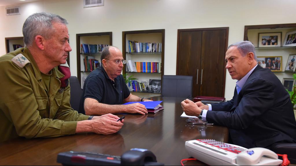 L-R: Then-IDF Chief of Staff Benny Gantz, Defense Minister Moshe Ya'alon and Prime Minister Benjamin Netanyahu during the 2014 Gaza war (Photo: Defense Ministry) L-R: Then-IDF Chief of Staff Benny Gantz, Defense Minister Moshe Ya'alon and Prime Minister Benjamin Netanyahu during the 2014 Gaza war