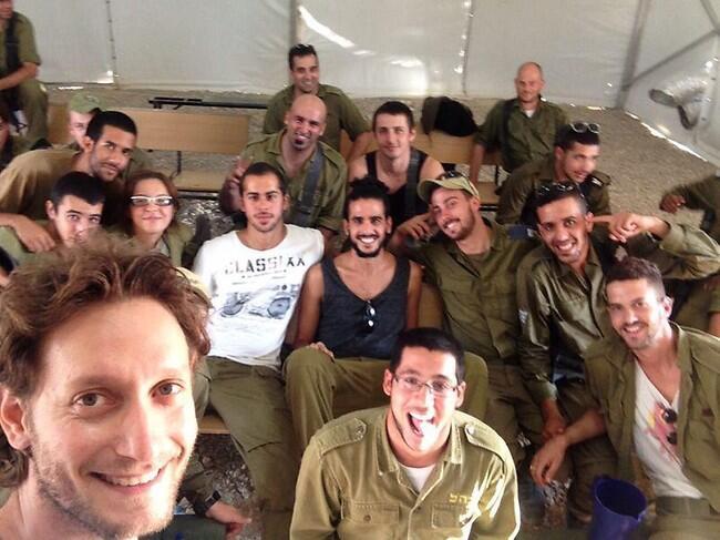 מחזק אותם במסרים תת הכרתיים. סושרד