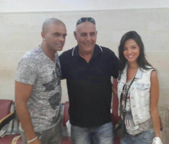 אולי על הדרך נשריין חדר ללידה? גולן ורודינה אולי על הדרך נשריין חדר ללידה? גולן ורודינה