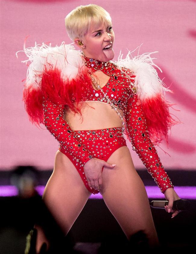 מעט וולגרי. מיילי סיירוס (צילום: gettyimages) מעט וולגרי. מיילי סיירוס