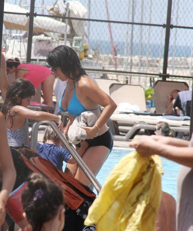 עכשיו עם הגזרה החדשה, את בכלל לא צריכה להתכסות (צילום: מוטי לבטון) עכשיו עם הגזרה החדשה, את בכלל לא צריכה להתכסות