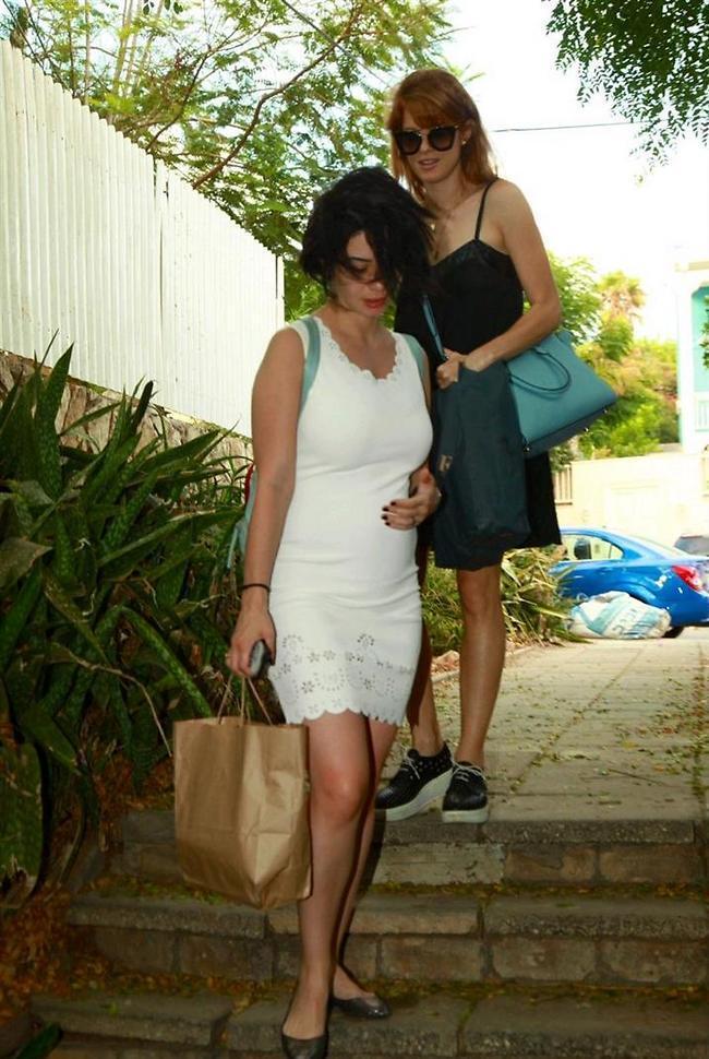 אז מה בתכנון? חבילה עוברת? שוטים של מיץ פטל?