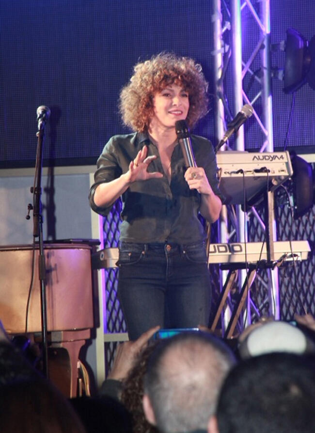 מתולתלת וטוב לה. עדי אשכנזי (צילום: מוטי קמחי) מתולתלת וטוב לה. עדי אשכנזי