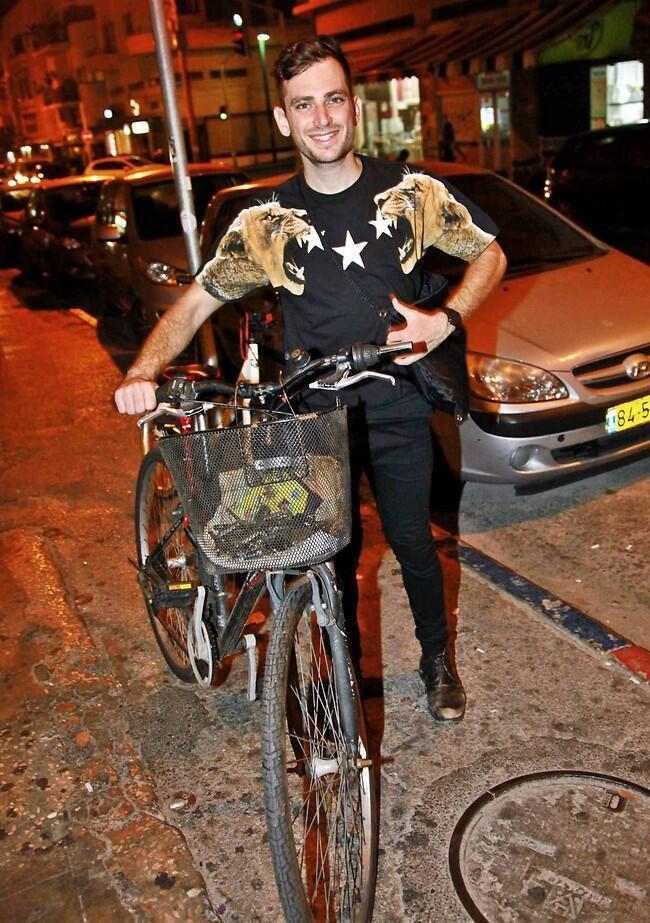 אתה לא מתכוון להיכנס עם האופניים, נכון? ידידיה ויטל