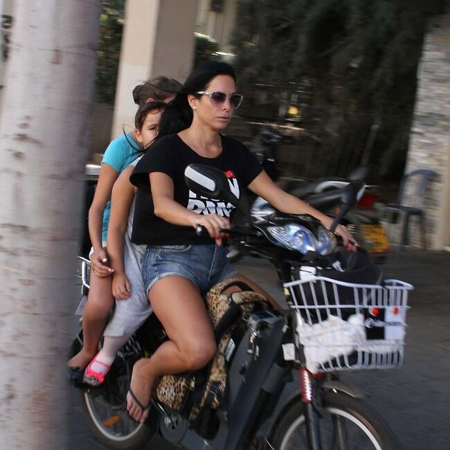 רק חסר כלב בסלסלה וזה מושלם (צילום: מוטי לבטון) רק חסר כלב בסלסלה וזה מושלם