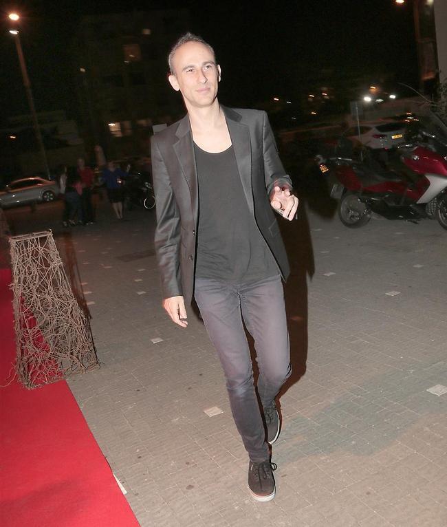 אסף אמדורסקי. שבר את הכוס (צילום: ענת מוסברג) אסף אמדורסקי. שבר את הכוס
