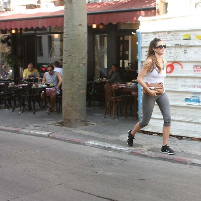 מעניין אם הוא כבר מתגעגע אליי (צילום: מוטי לבטון) מעניין אם הוא כבר מתגעגע אליי