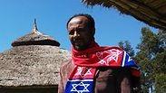 דגניו וההפתעה על צווארו    