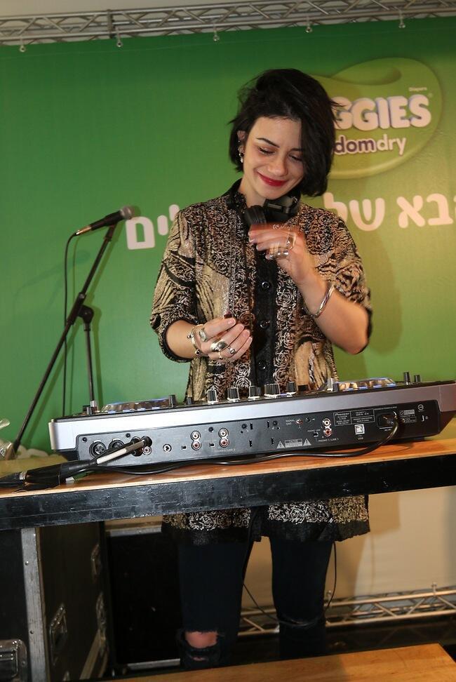 שווה למפרסם. נינט טייב