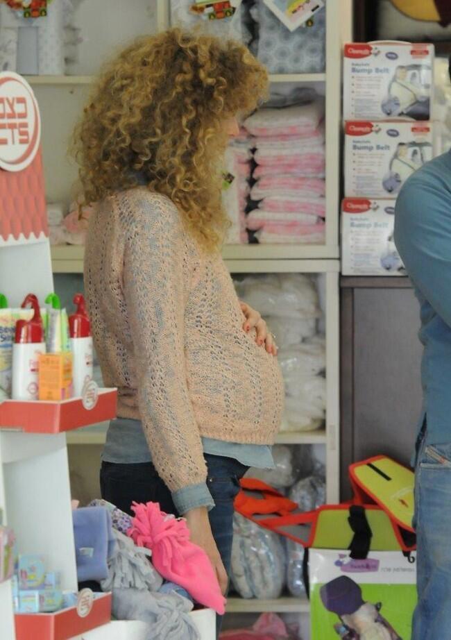 ממש כדורגלן עם הבעיטות האלו. יוליה פלוטקין (צילום: ברק פכטר) ממש כדורגלן עם הבעיטות האלו. יוליה פלוטקין