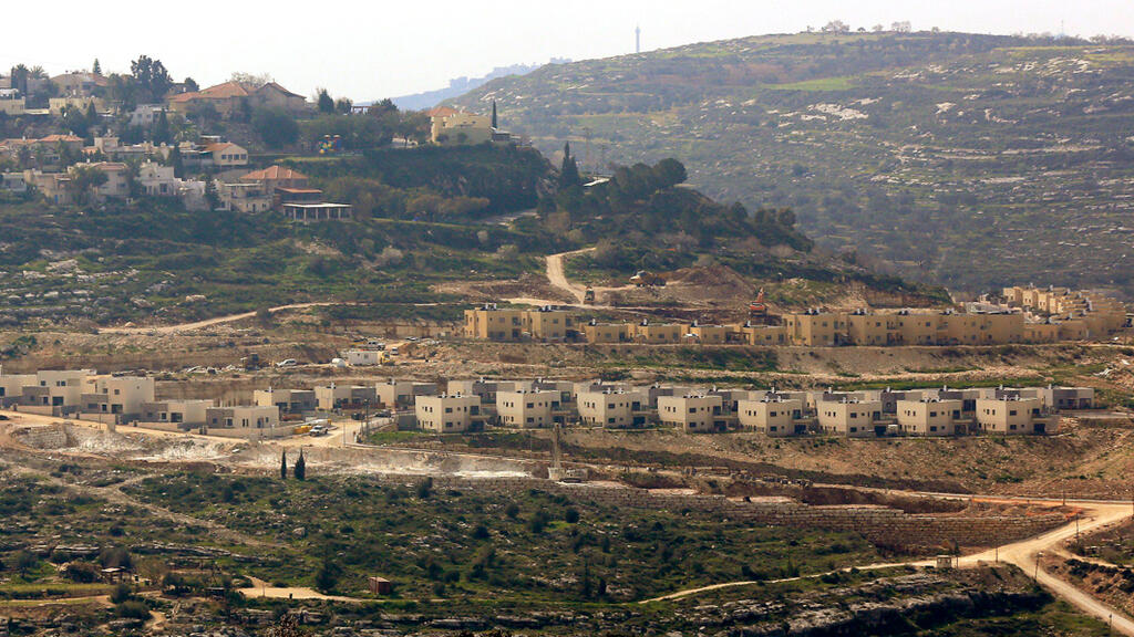 380 יחידות דיור יאושרו בהתנחלות קדומים, שבה גר השר סמוטריץ' (צילום: EPA) 380 יחידות דיור יאושרו בהתנחלות קדומים, שבה גר השר סמוטריץ'