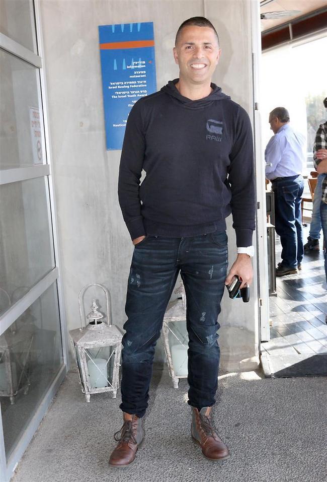 מקווים שלא סיפרת בדיחות תוך כדי החיתוך. נדב אבוקסיס (צילום: ענת מוסברג) מקווים שלא סיפרת בדיחות תוך כדי החיתוך. נדב אבוקסיס