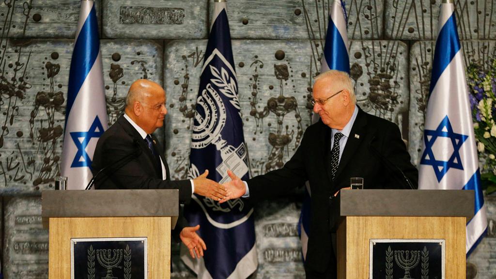 Former Supreme Court Justice Salim Joubran shaking hands with President Reuven Rivlin (Photo: Reuters) Former Supreme Court Justice Salim Joubran shaking hands with President Reuven Rivlin